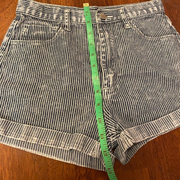 Forever 21 Shorts - Picture 6 of 8
